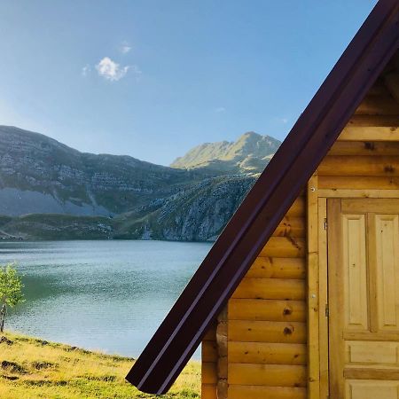 ポドゴリツァ Kapetanovo Jezero Bungalov Bed & Breakfast エクステリア 写真