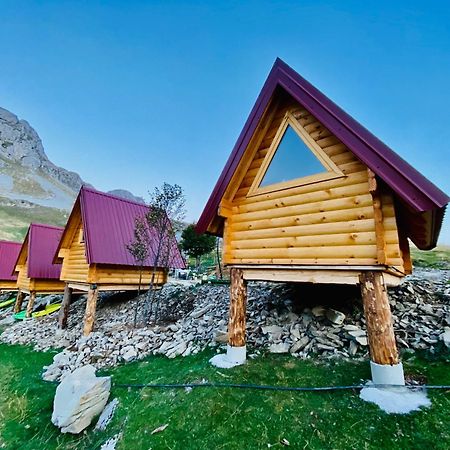 ポドゴリツァ Kapetanovo Jezero Bungalov Bed & Breakfast エクステリア 写真
