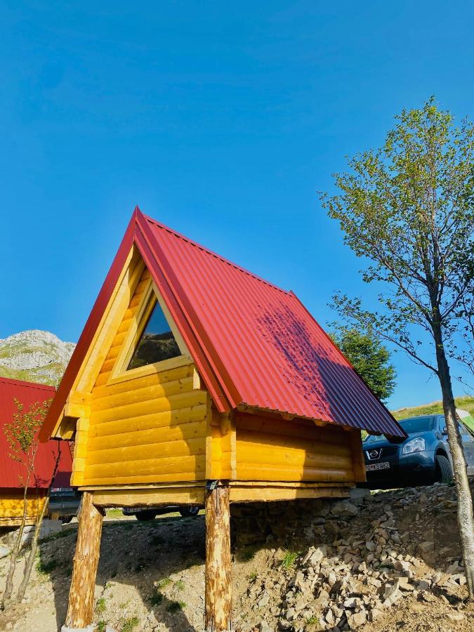 ポドゴリツァ Kapetanovo Jezero Bungalov Bed & Breakfast エクステリア 写真