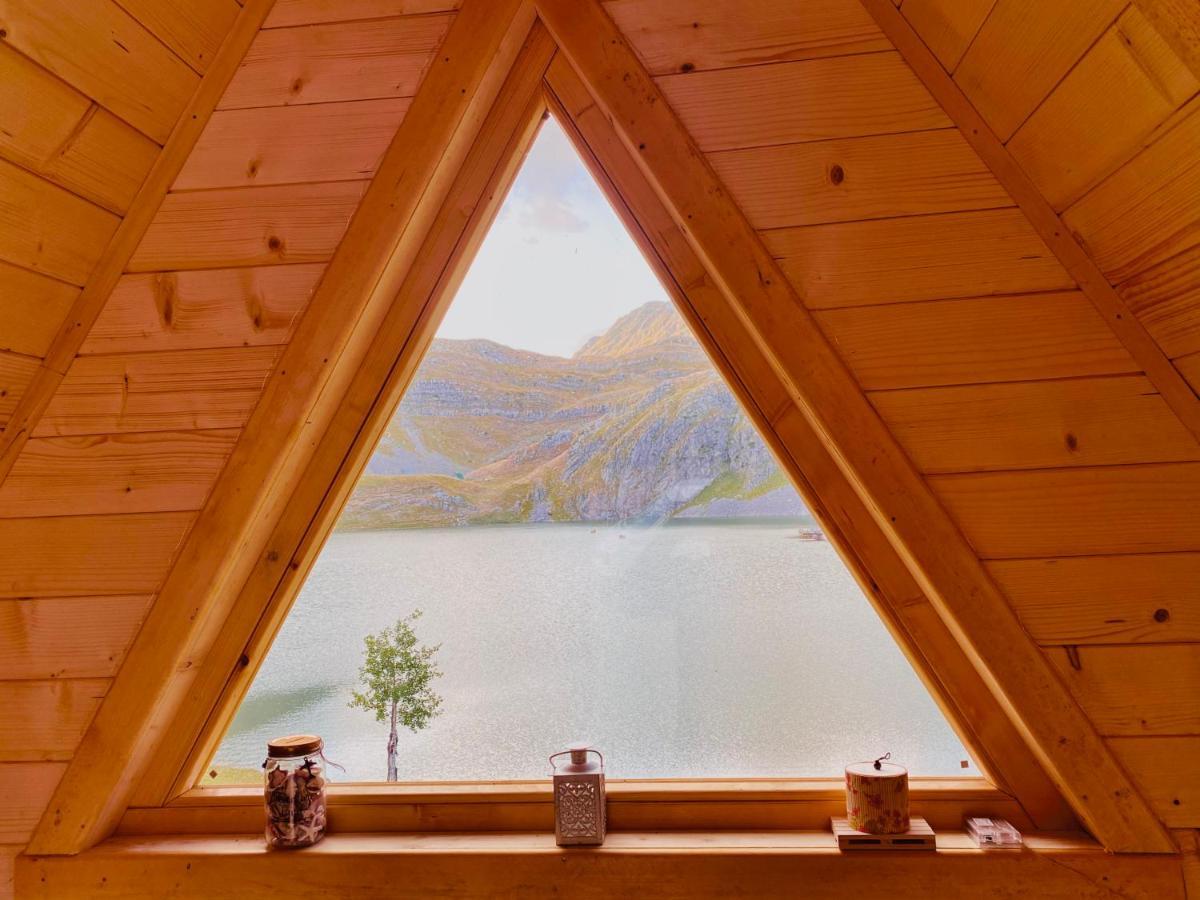 ポドゴリツァ Kapetanovo Jezero Bungalov Bed & Breakfast エクステリア 写真