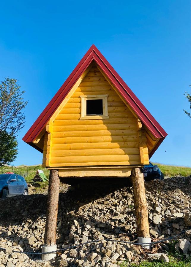 ポドゴリツァ Kapetanovo Jezero Bungalov Bed & Breakfast エクステリア 写真