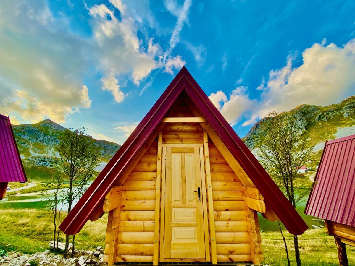 ポドゴリツァ Kapetanovo Jezero Bungalov Bed & Breakfast エクステリア 写真
