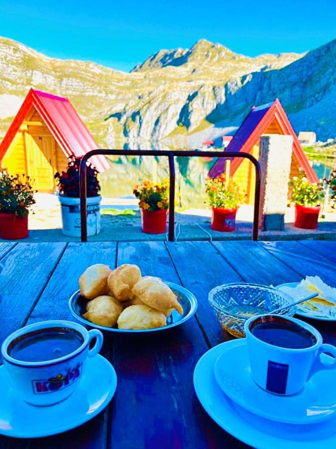 ポドゴリツァ Kapetanovo Jezero Bungalov Bed & Breakfast エクステリア 写真