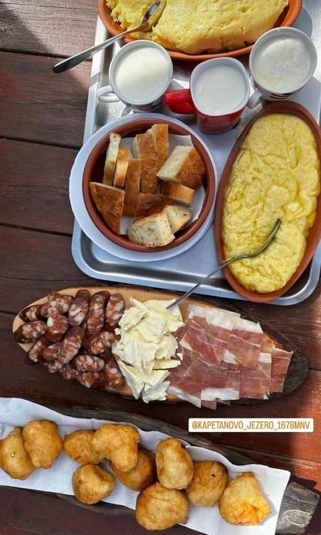 ポドゴリツァ Kapetanovo Jezero Bungalov Bed & Breakfast エクステリア 写真