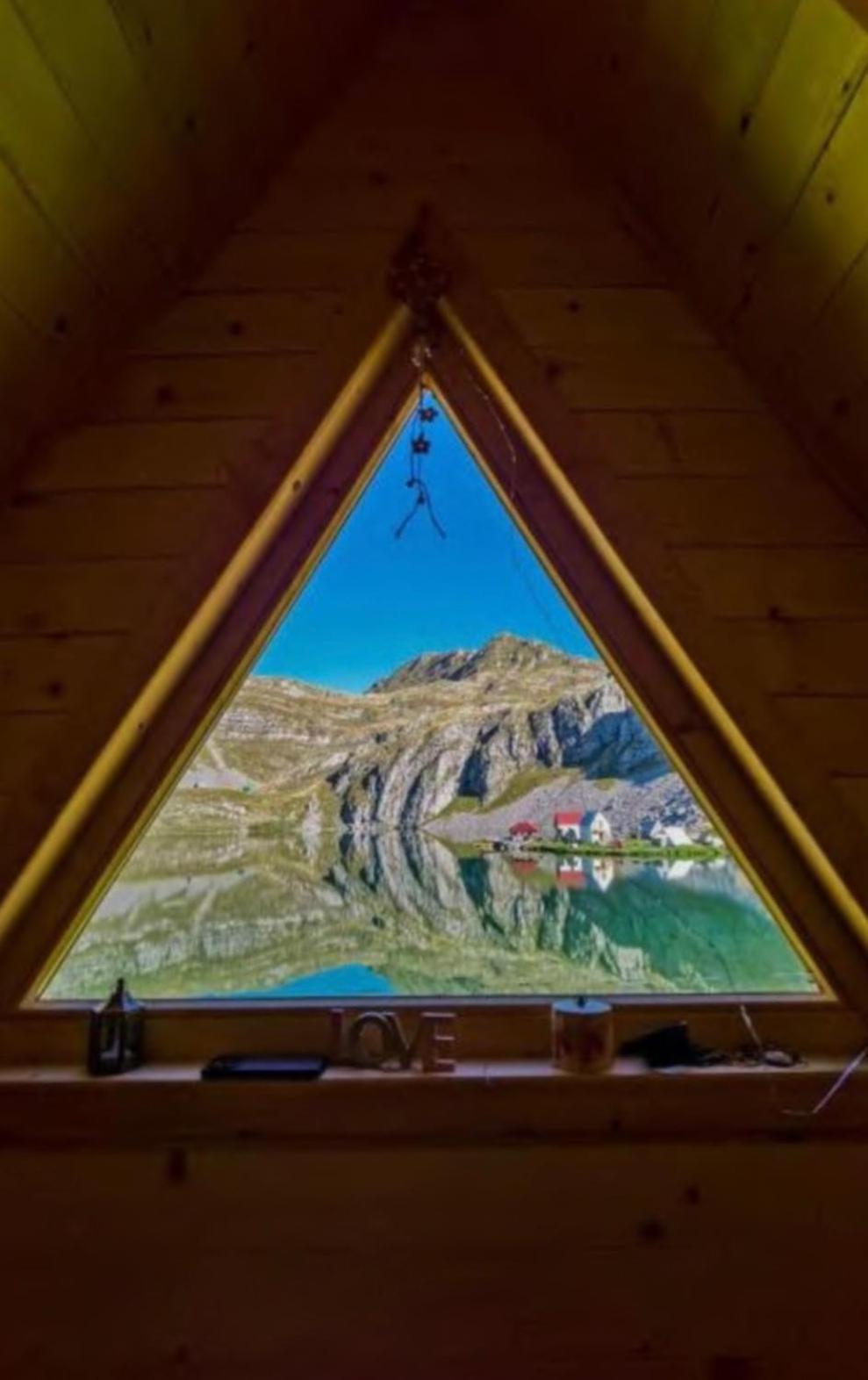 ポドゴリツァ Kapetanovo Jezero Bungalov Bed & Breakfast エクステリア 写真